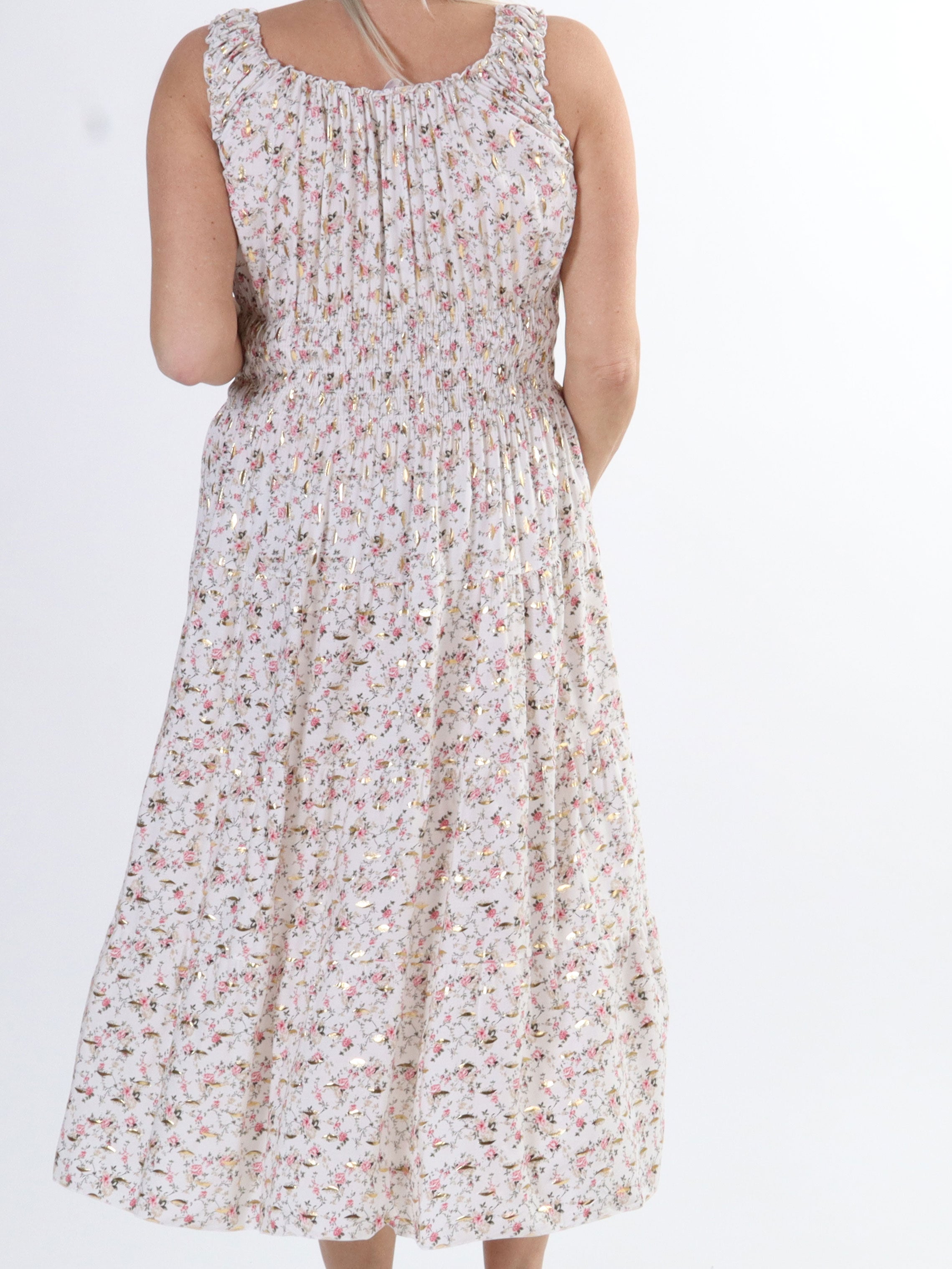 Alicia spring short - Sød plus size blomstret kjole i viscose med smock